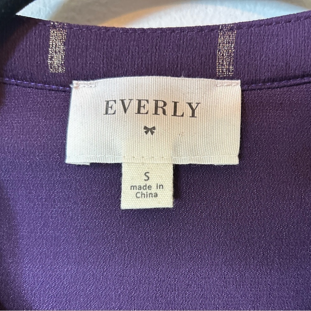 EVERLY Plum and Gold Abstract Long Sleeve Blouse Size S - Picture 3 of 9